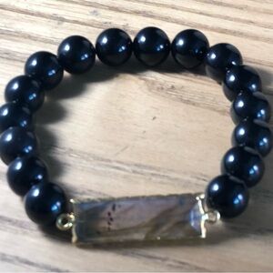 Elegant Black Onyx Beaded Bracelet with Labradorite Focal and Gold Trim